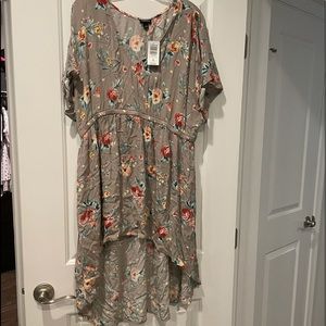 Torrid NWT High Low Blouse size 3